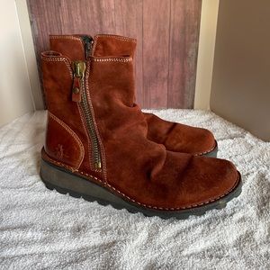 NWOT Fly London Mon Ankle Booties - Brick Color